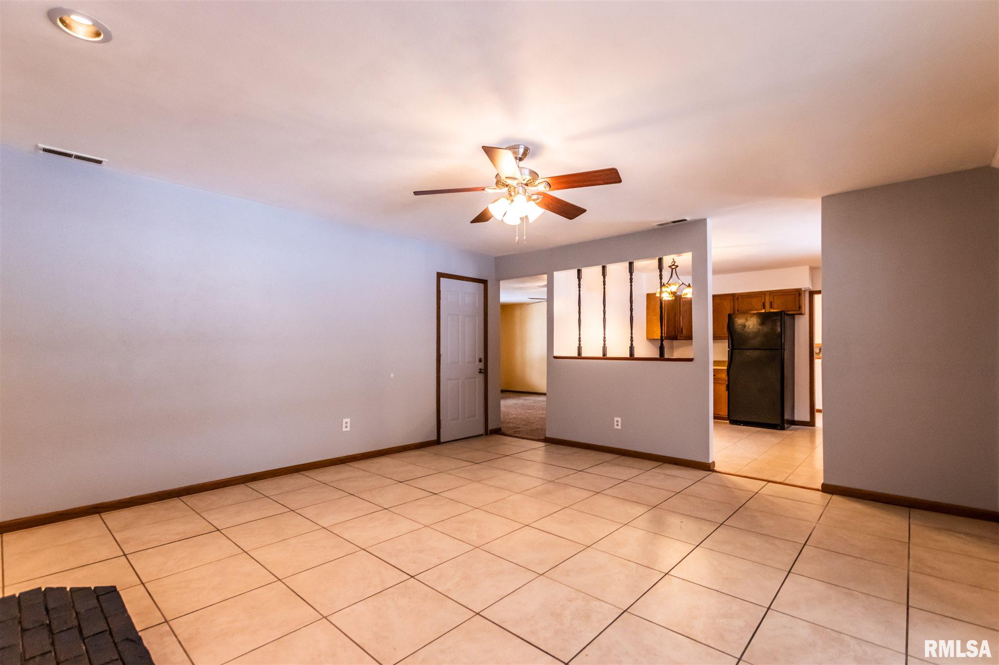 1915 North Ellory Road Peoria, IL 61604 - Photo 9 of 45 Gallery Image 9