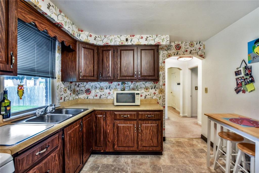 429 Thompson Run Road Pittsburgh, PA 15237 - Photo 8 of 21