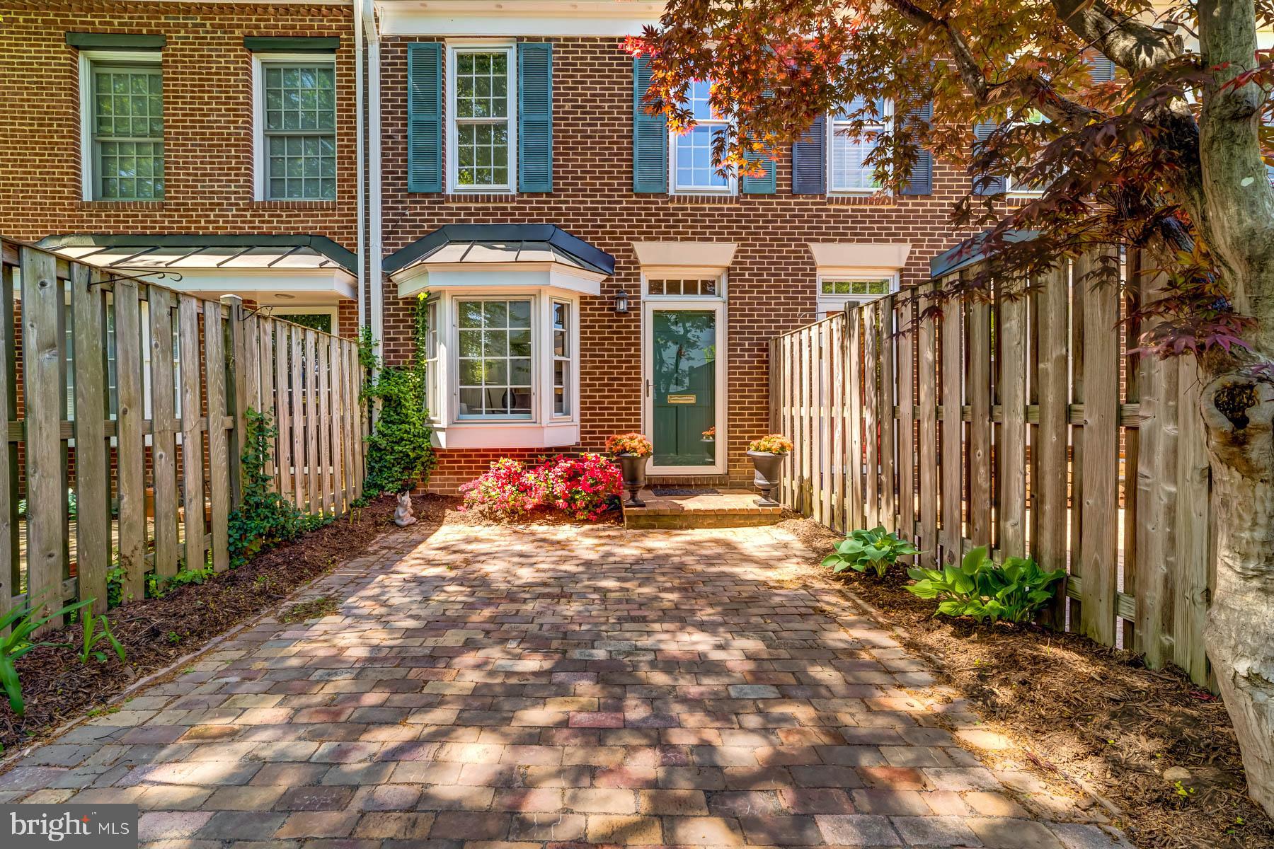 624 Queen Street, Alexandria, VA 22314 Compass