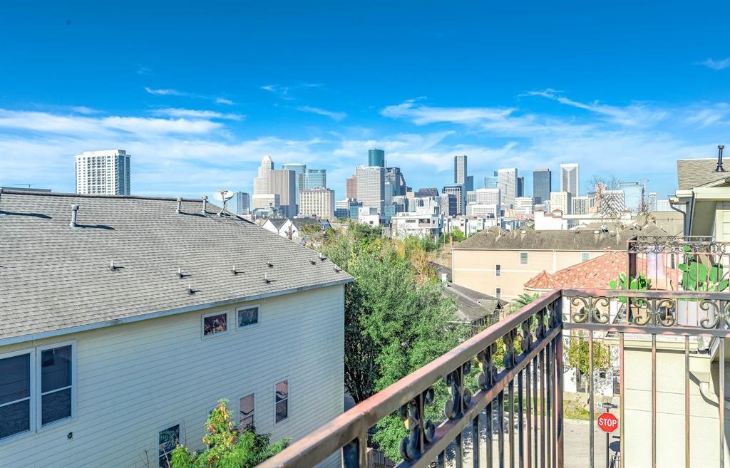 3507 Jackson Street Houston, TX 77004 - Photo 2 of 20 Stunning city skyline view from rooftop terrace.