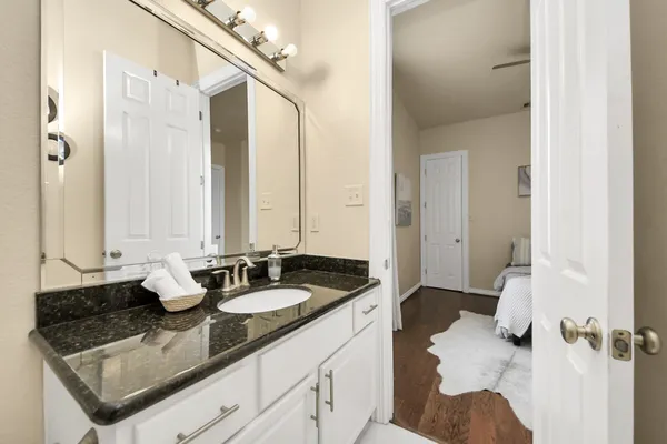 $3,500 | 3507 Jackson Street, Houston, TX 77004
