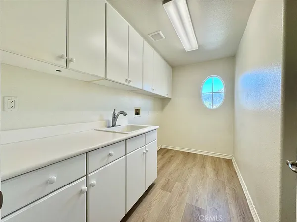 an empty room with windows and ceiling fan