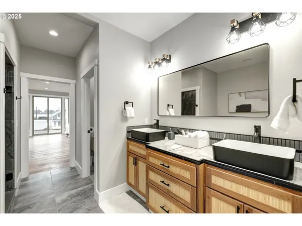 $1,199,999 | 18989 Northeast Marine Drive, Unit 36, Portland, OR 97230