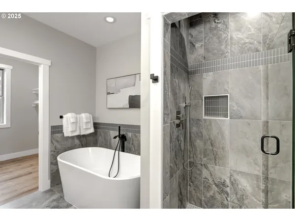 $1,199,999 | 18989 Northeast Marine Drive, Unit 36, Portland, OR 97230