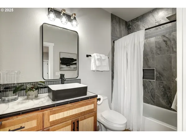 $1,199,999 | 18989 Northeast Marine Drive, Unit 36, Portland, OR 97230