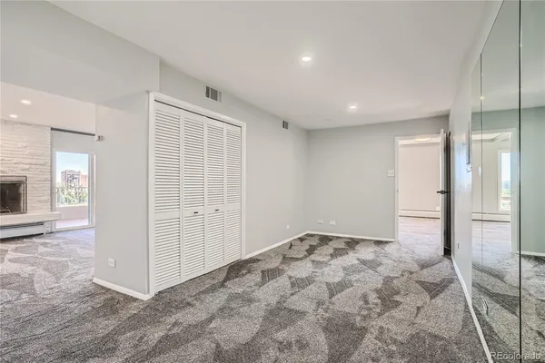 a view of a big room with closet and windows