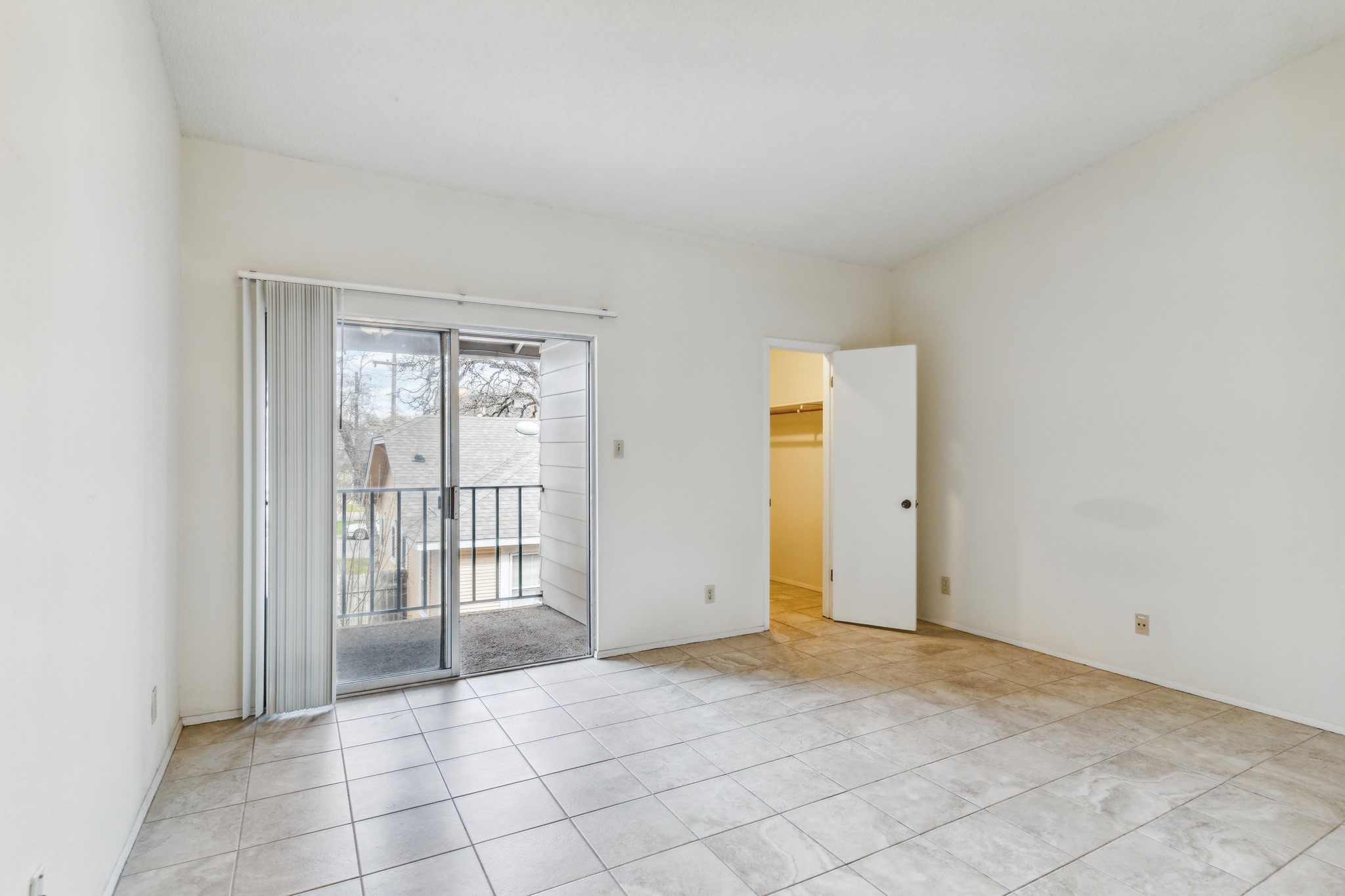 630 Maiden Lane, Unit K Austin, TX 78705 - Photo 2 of 15 a view of an empty room