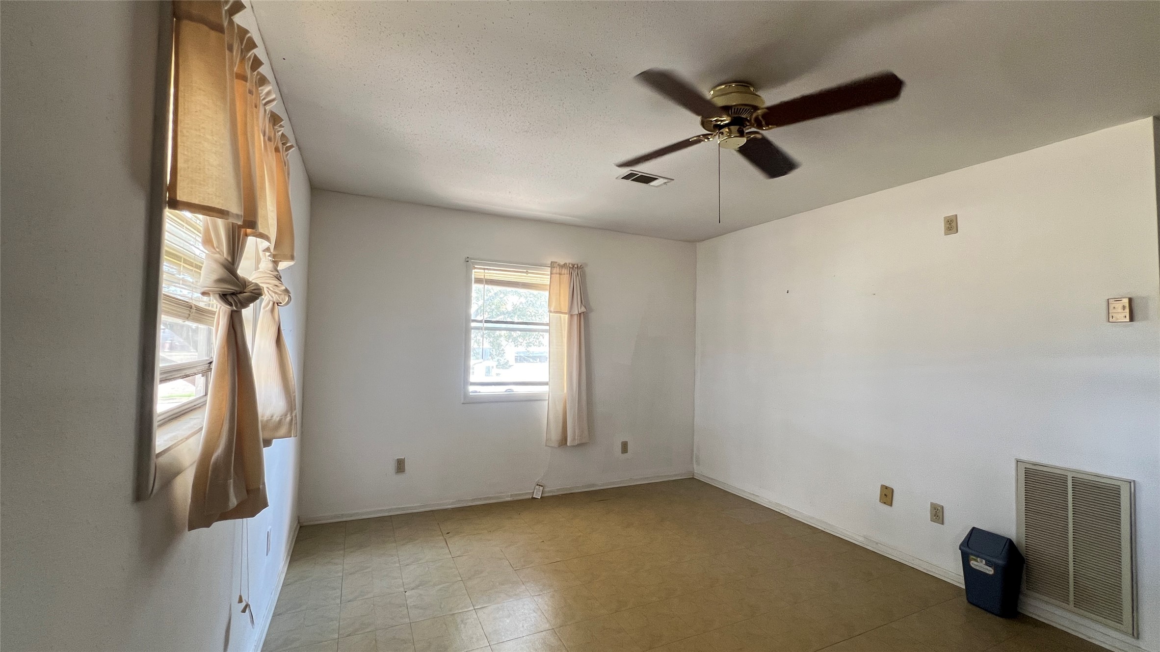 1421 Highway 36 Rosenberg, TX 77471 - Photo 22 of 44 Garage apartment living room