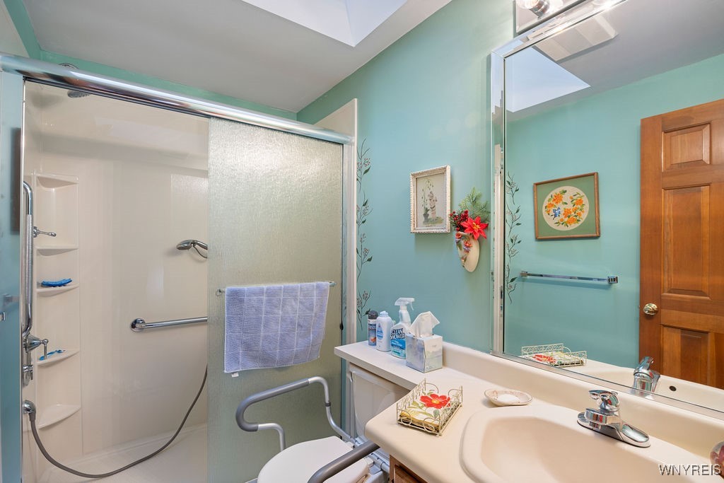 827 Hackney Lane Lewiston, NY 14092 - Photo 14 of 25 Main bath