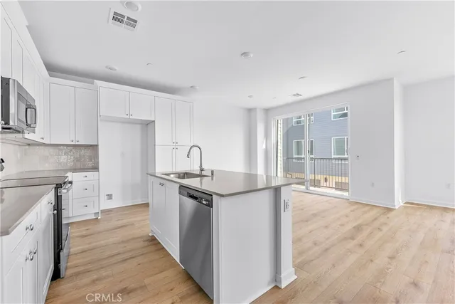 $539,990 | 9423 1/2 North Sepulveda Boulevard, Unit 6, North Hills, CA 91343