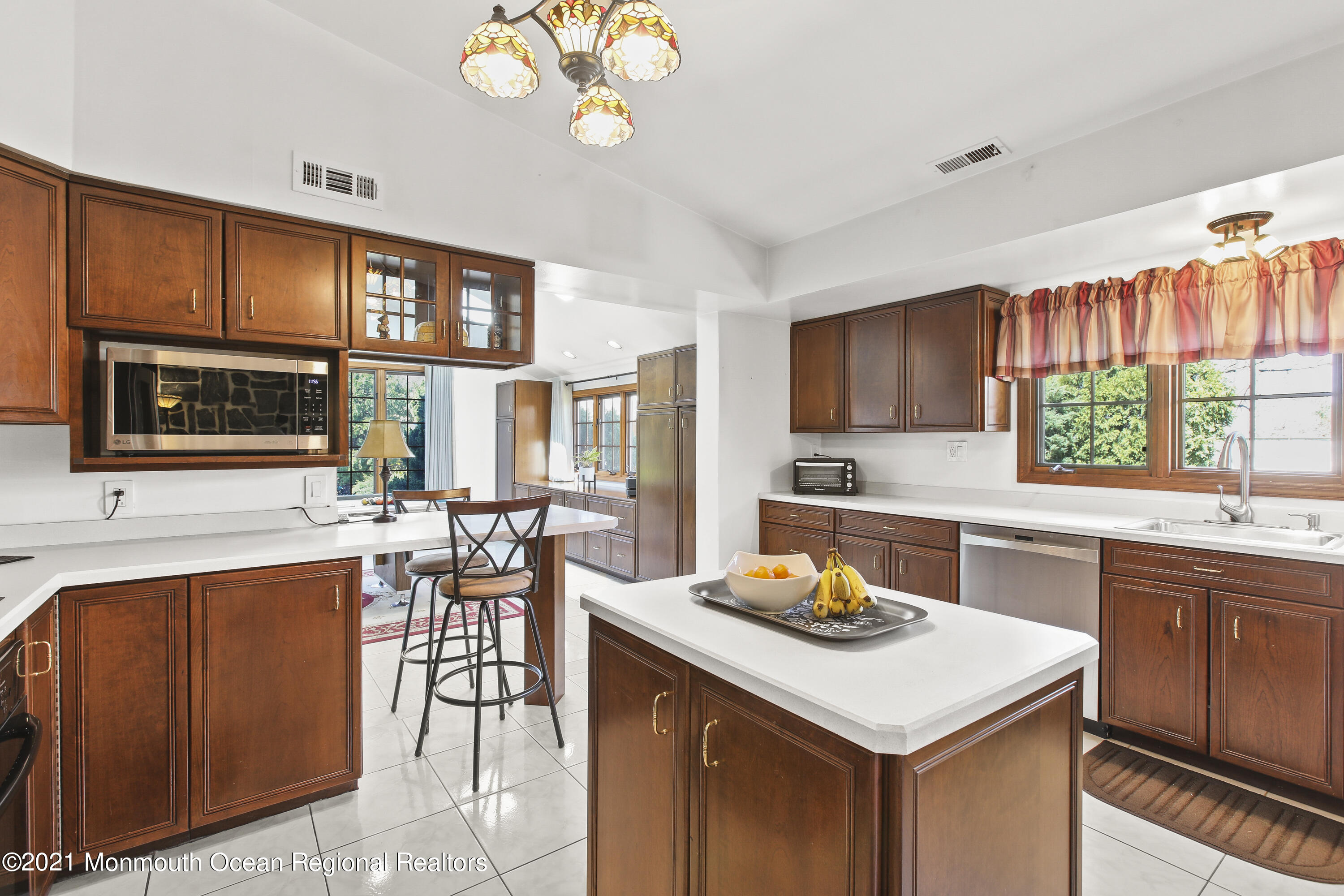 106 Vermont Court Matawan, NJ 07747 - Photo 12 of 29 5W5A8162