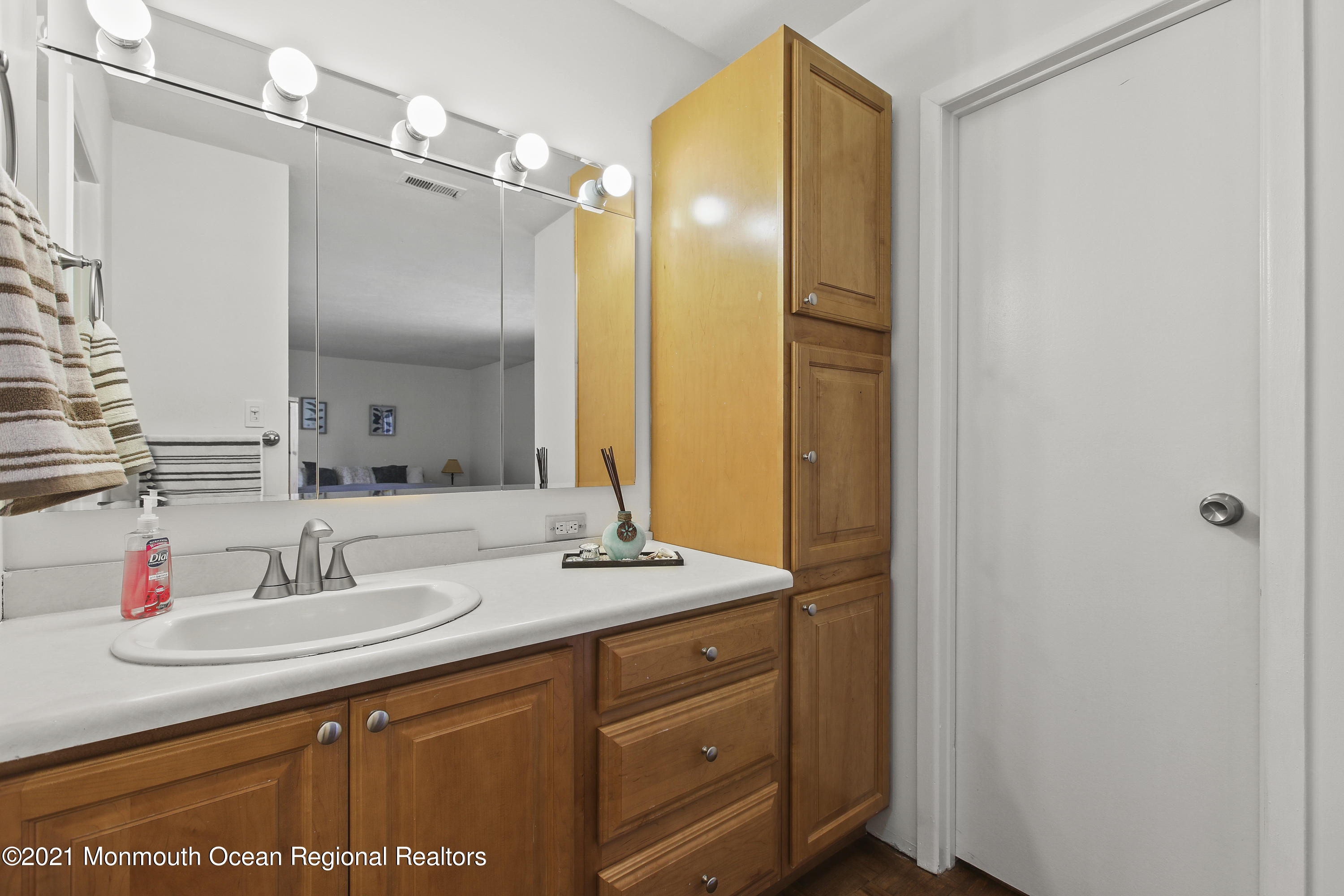 106 Vermont Court Matawan, NJ 07747 - Photo 21 of 29 5W5A8252