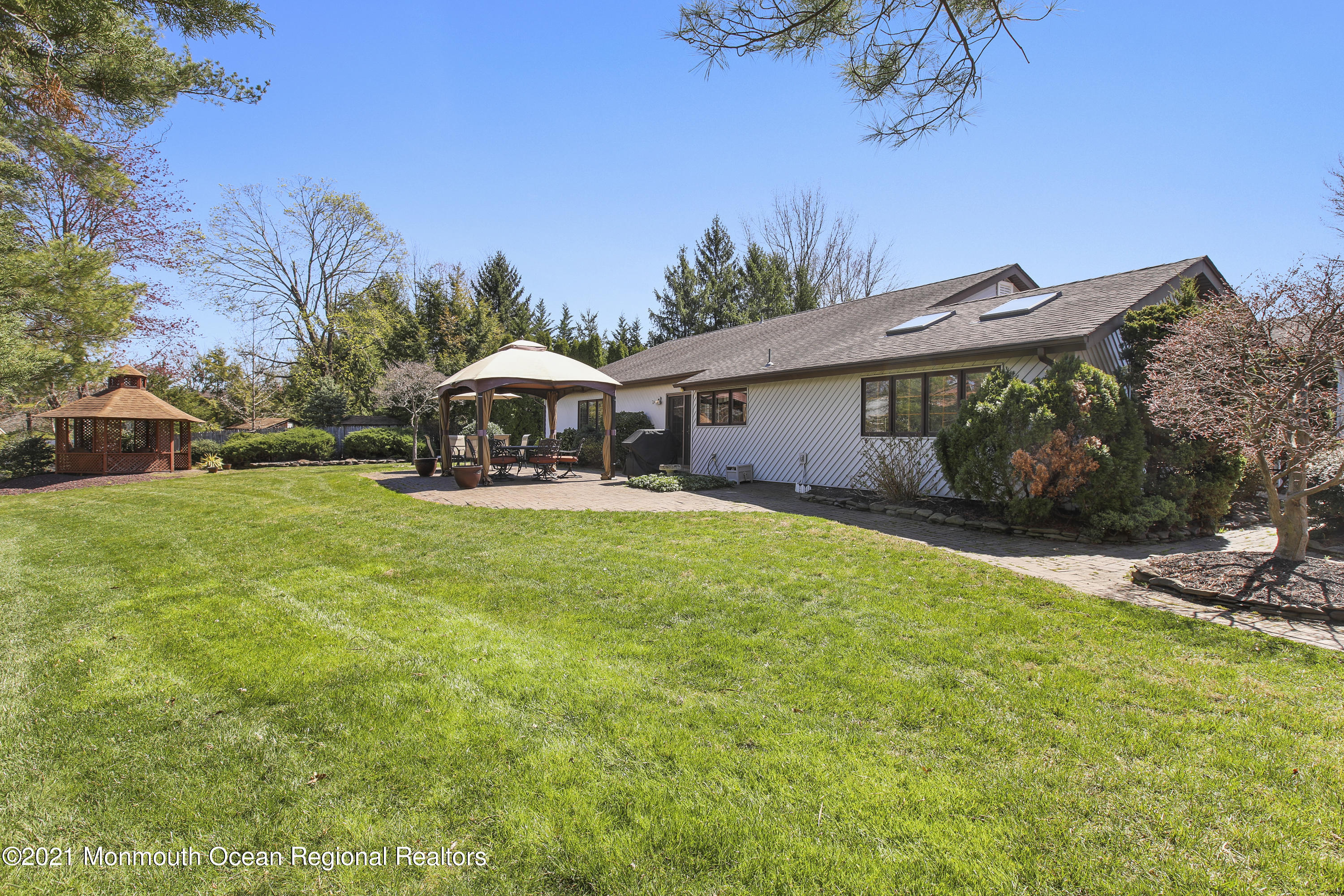 106 Vermont Court Matawan, NJ 07747 - Photo 26 of 29 5W5A8307