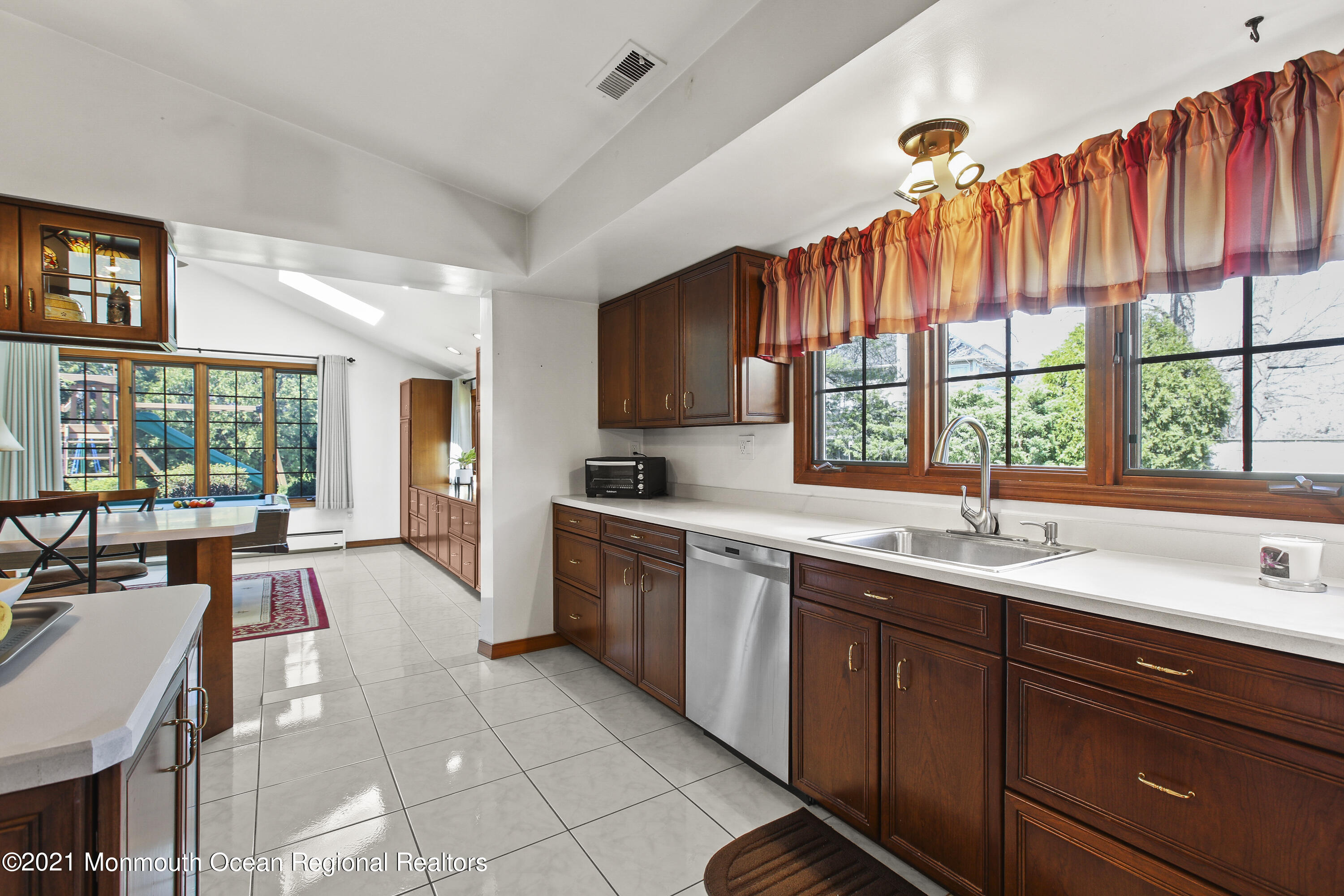 106 Vermont Court Matawan, NJ 07747 - Photo 9 of 29 5W5A8142