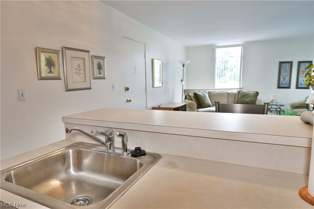 2520 North River Road Northeast, Unit B20 Warren, OH 44483 - Photo 9 of 32