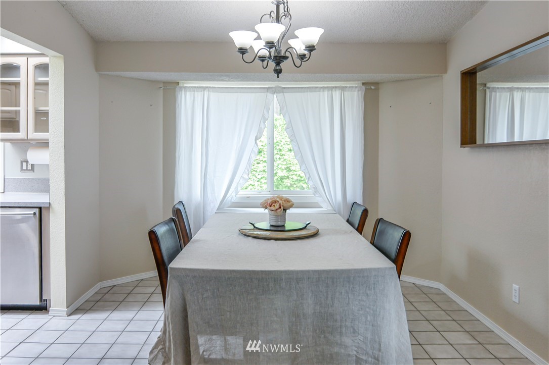 17827 29th Drive Southeast Bothell, WA 98012 - Photo 5 of 33 Gallery Image 5
