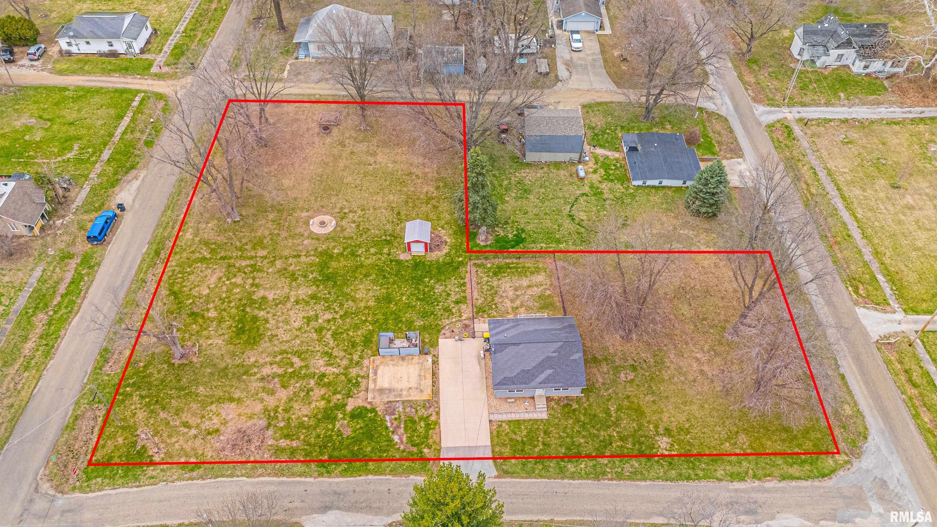 305 6th Street Waynesville, IL 61778 - Photo 3 of 26