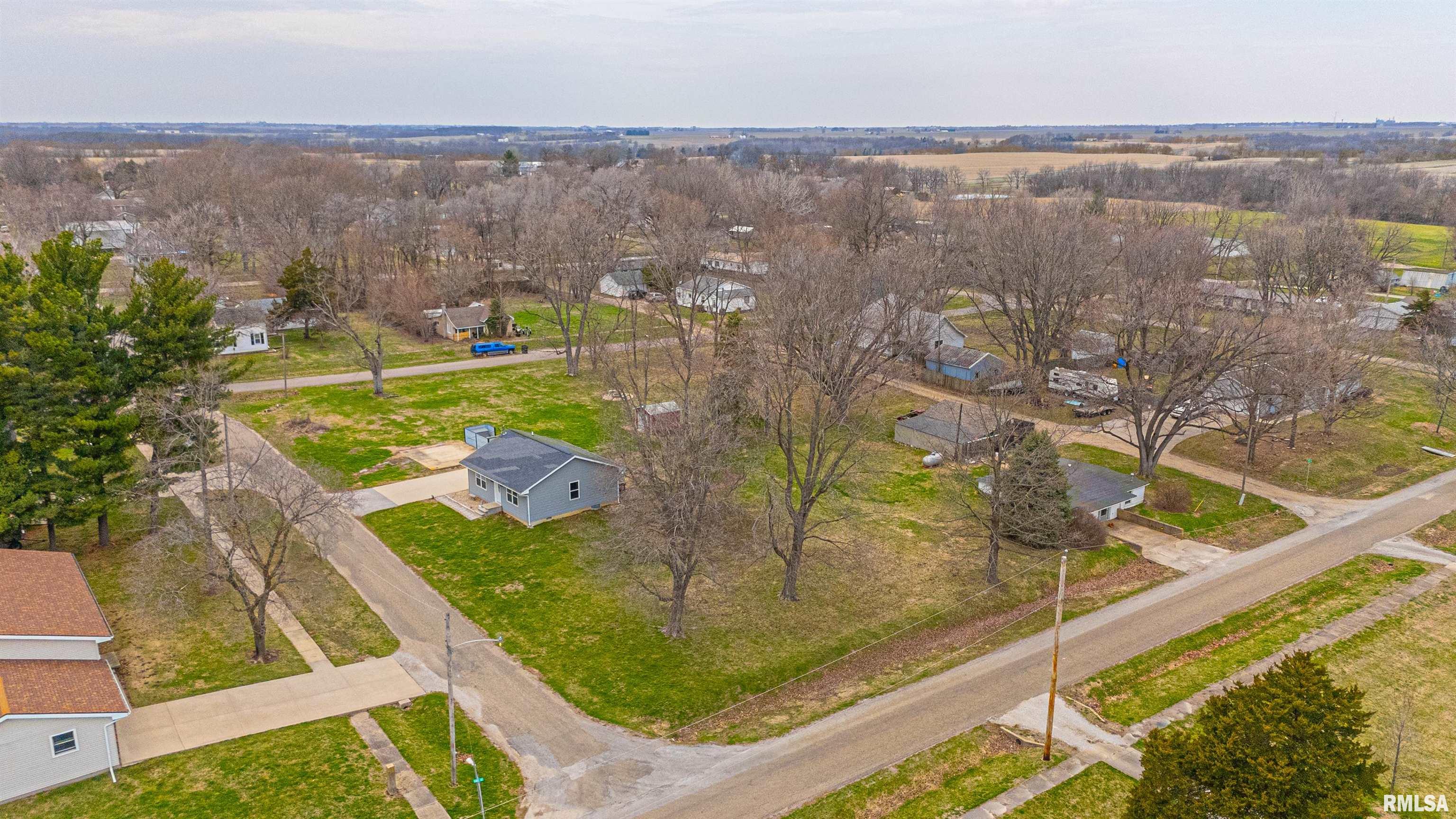 305 6th Street Waynesville, IL 61778 - Photo 8 of 26