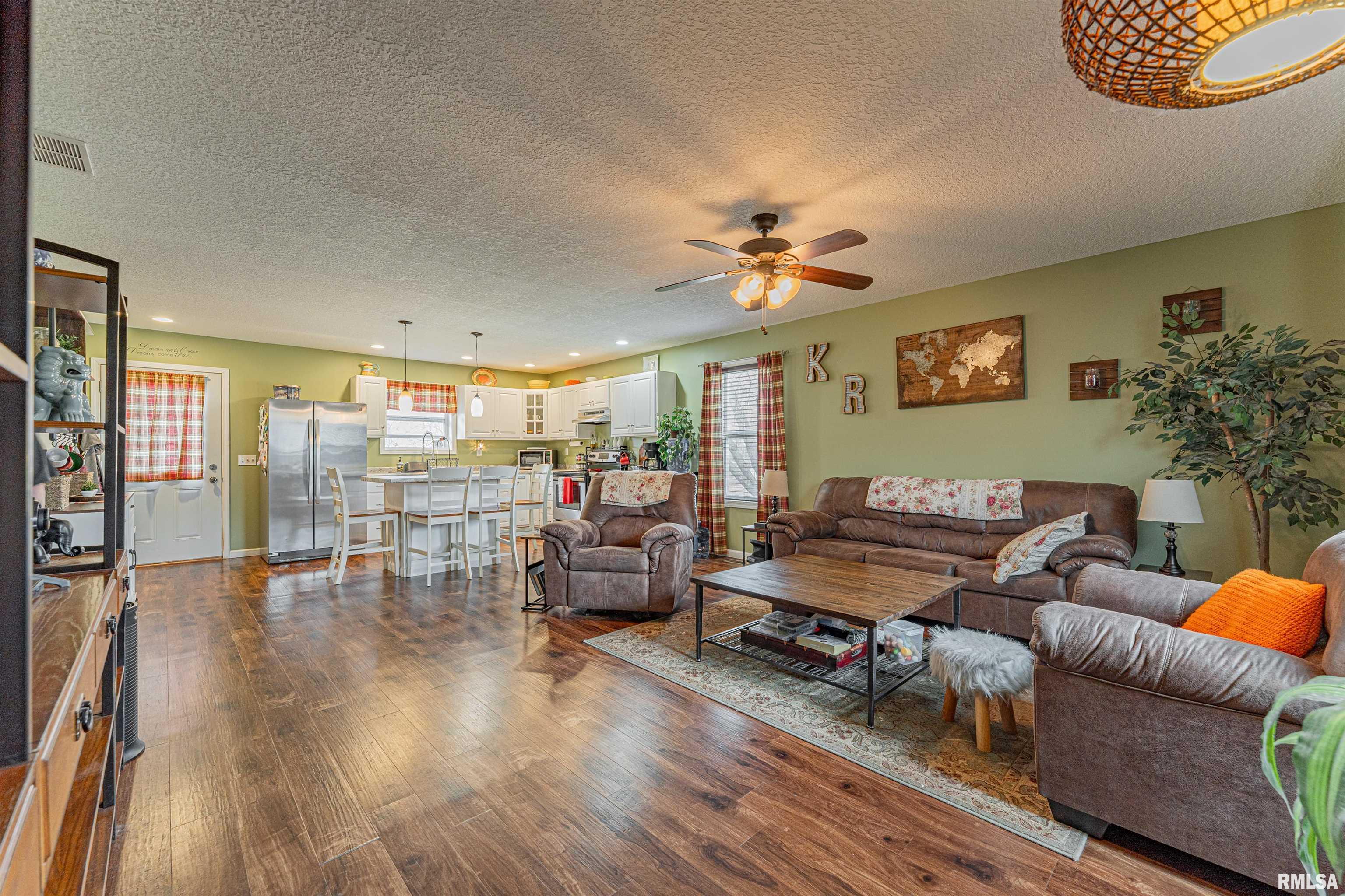 305 6th Street Waynesville, IL 61778 - Photo 9 of 26