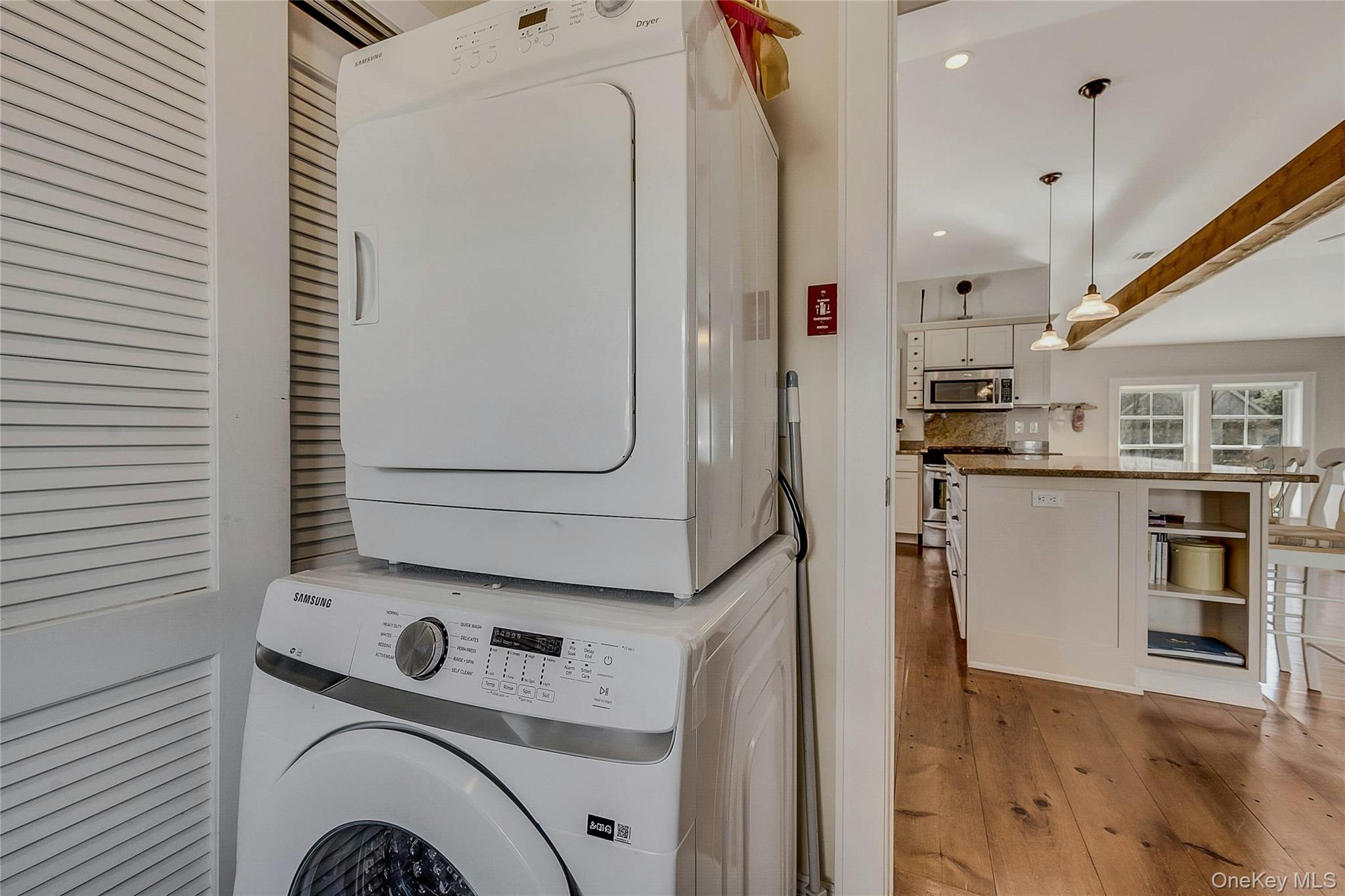 635 Strohson Road Cutchogue, NY 11935 - Photo 23 of 32 a utility room with dryer and washer
