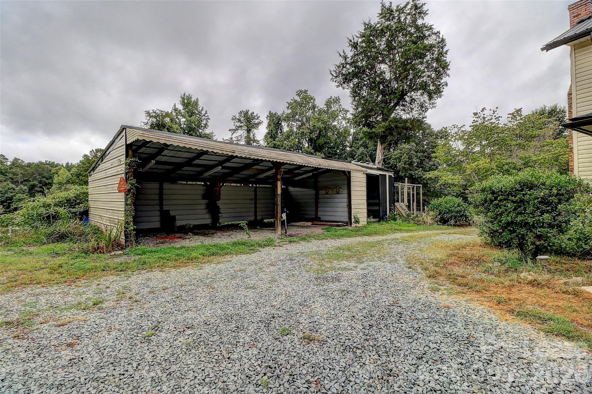 3601 Kidd Lane Charlotte, NC 28216 - Photo 17 of 19 a front view of house with a garden