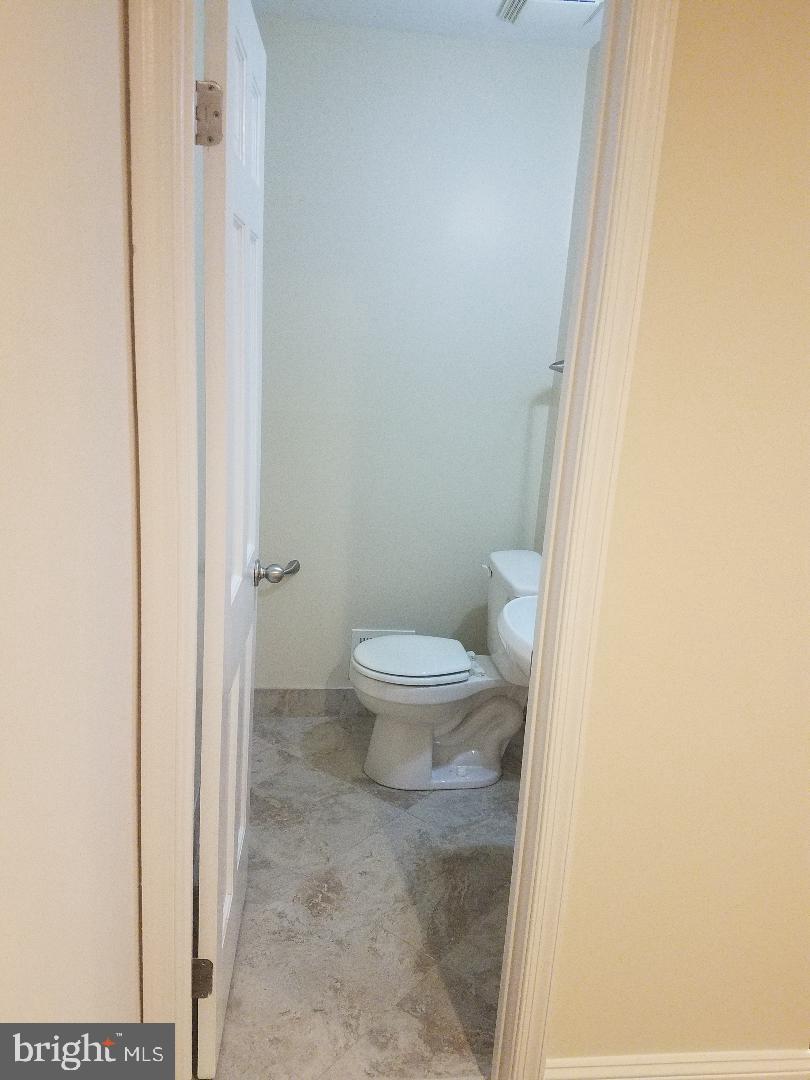 1152 Wimbledon Drive McLean, VA 22101 - Photo 16 of 37 a bathroom with a toilet and a shower