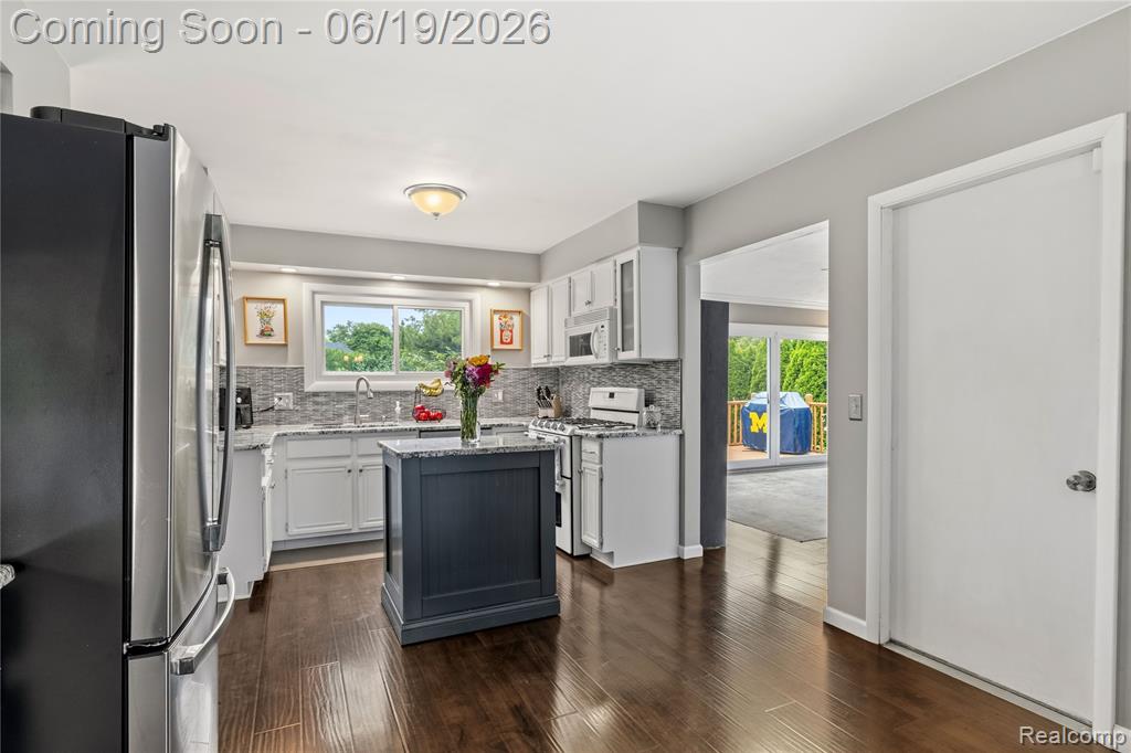 45209 Saltz Road Canton, MI 48187 - Photo 13 of 36