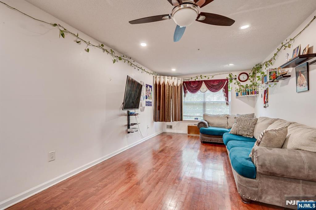 202 Prestwick Way, Unit 202 Edison, NJ 08820 - Photo 17 of 34