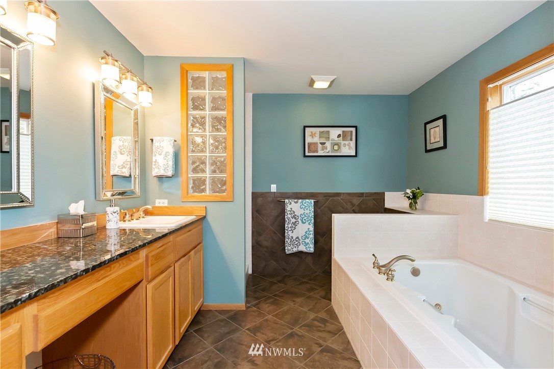 4253 Northwest Westgate Road Silverdale, WA 98383 - Photo 8 of 19 Gallery Image 8