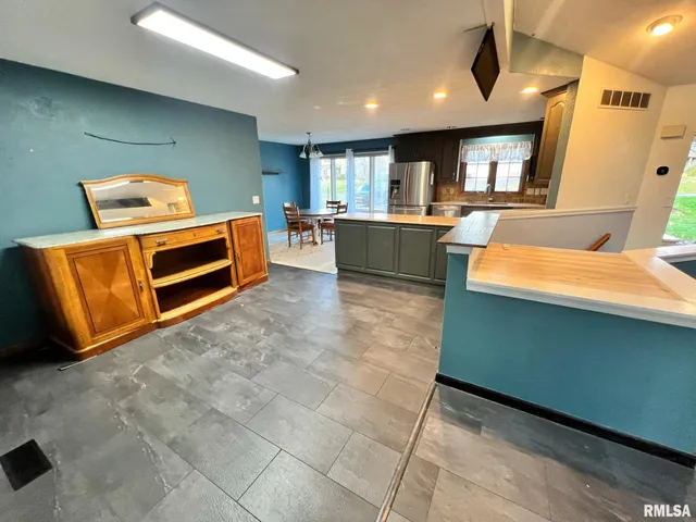 $274,990 | 704 Bayside Circle, Germantown Hills, IL 61548