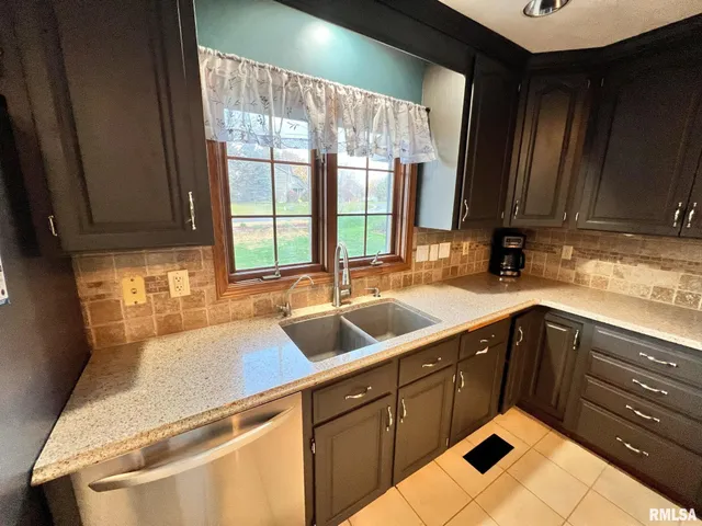 $274,990 | 704 Bayside Circle, Germantown Hills, IL 61548