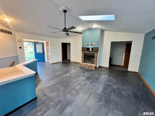 $274,990 | 704 Bayside Circle, Germantown Hills, IL 61548