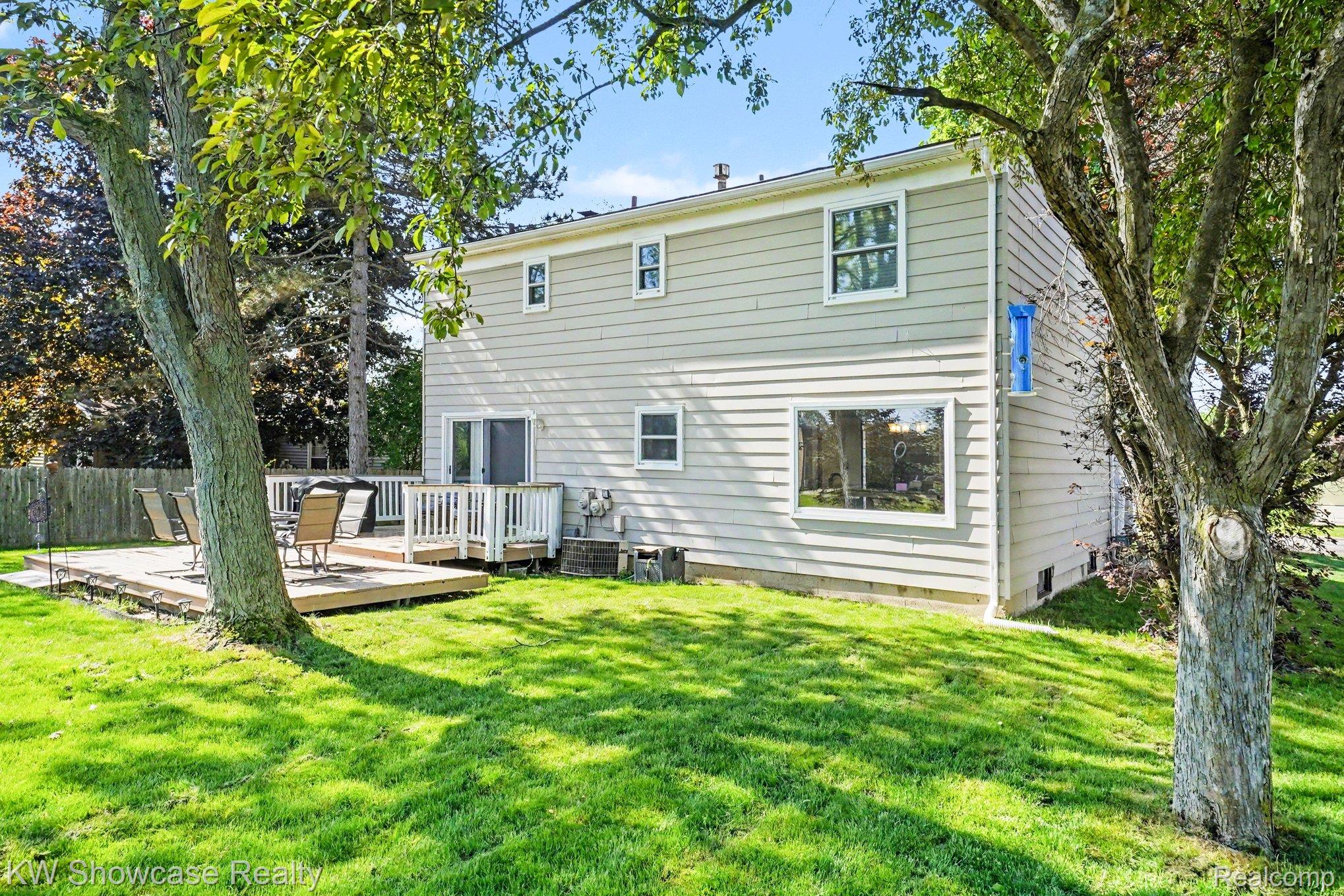 40652 Village Wood Road Novi, MI 48375 - Photo 27 of 37 028__dsc4013_957.jpg