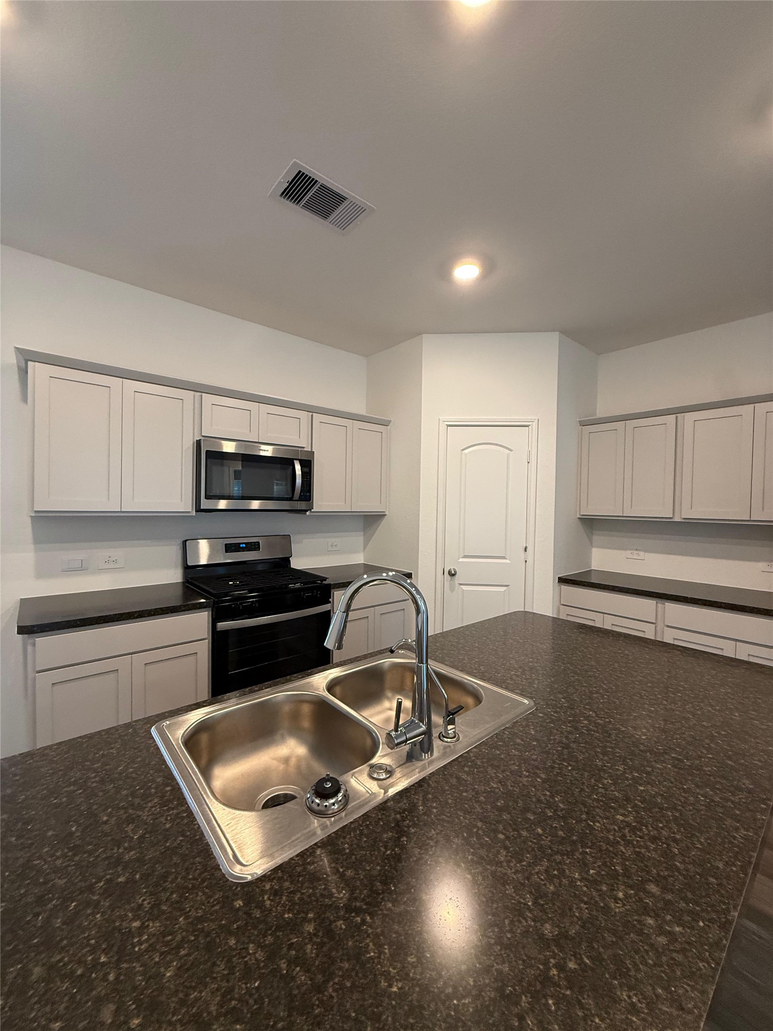 6007 Diamond Vista Court Spring, TX 77373 - Photo 17 of 24 a kitchen with a sink appliances and cabinets