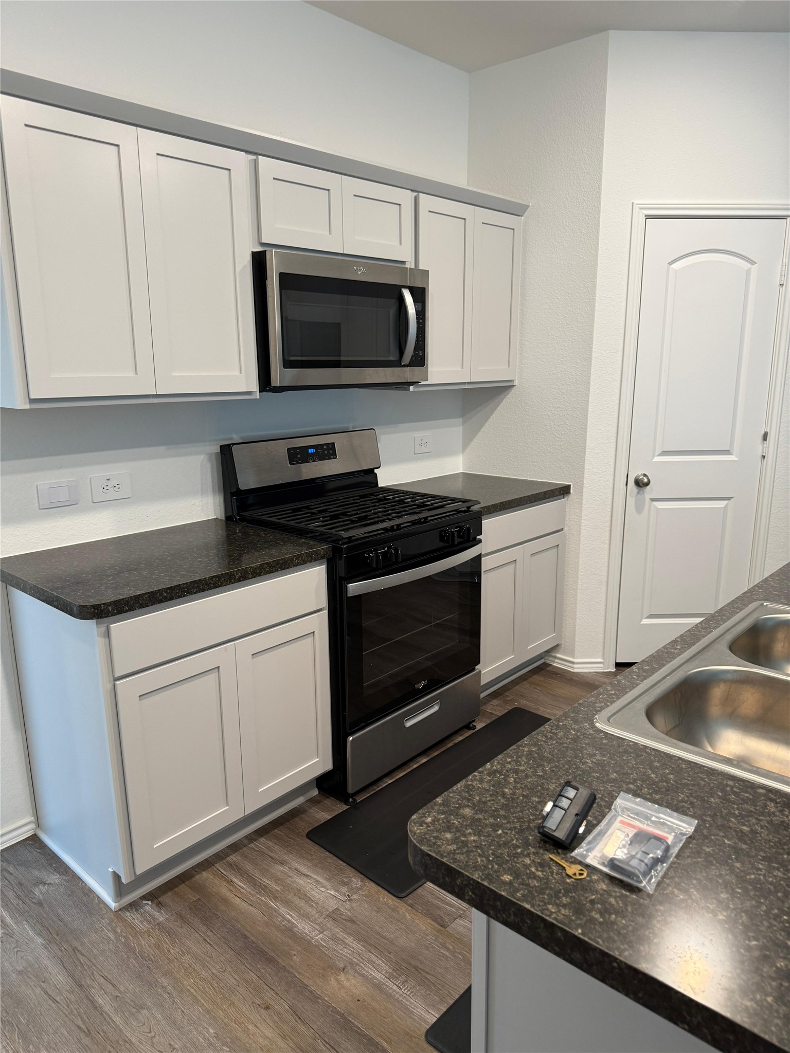 6007 Diamond Vista Court Spring, TX 77373 - Photo 5 of 24 a kitchen with sink a microwave and cabinets