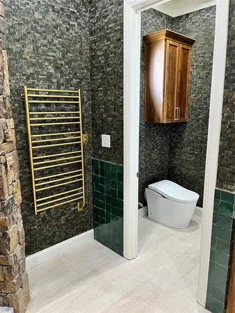 a bathroom with a toilet and a shower