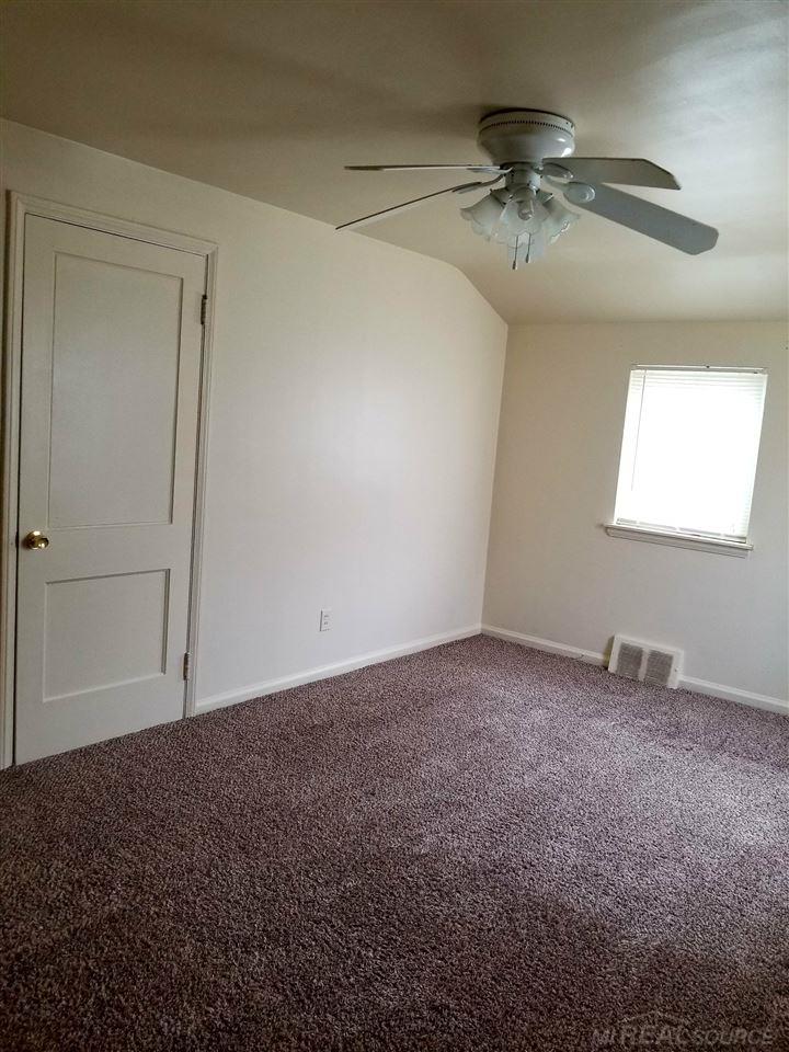 8659 Harding Street Center Line, MI 48015 - Photo 17 of 20 31341800-16.JPG