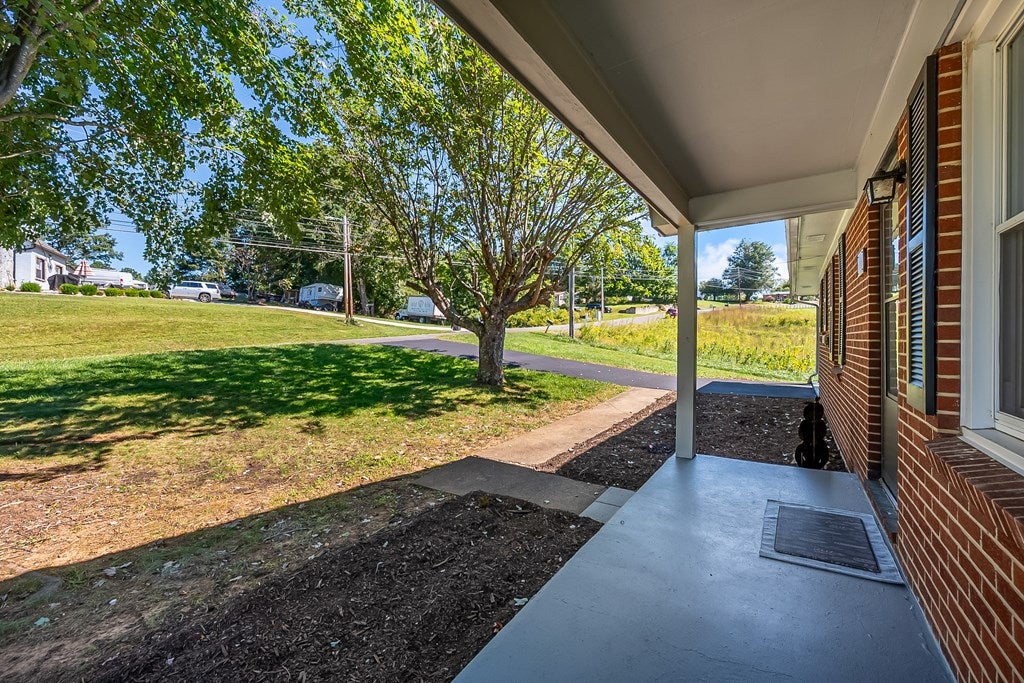 111 Waterwheel Road Galax, VA 24333 - Photo 7 of 53 Gallery Image 7