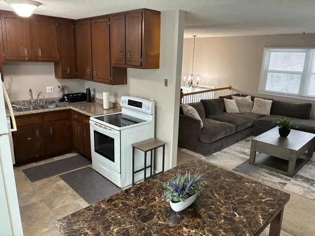 $289,000 | 1145 Case Avenue East, St. Paul, MN 55106