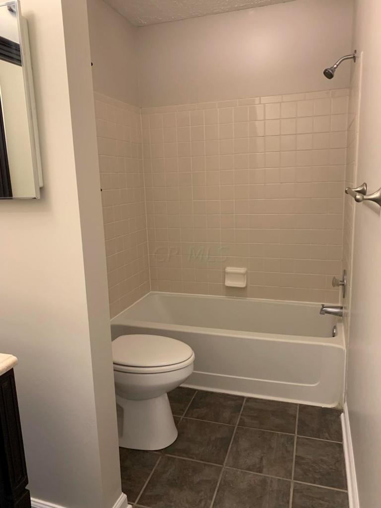 2265 Hedgerow Road, Unit 2265F Columbus, OH 43220 - Photo 12 of 18 Bath