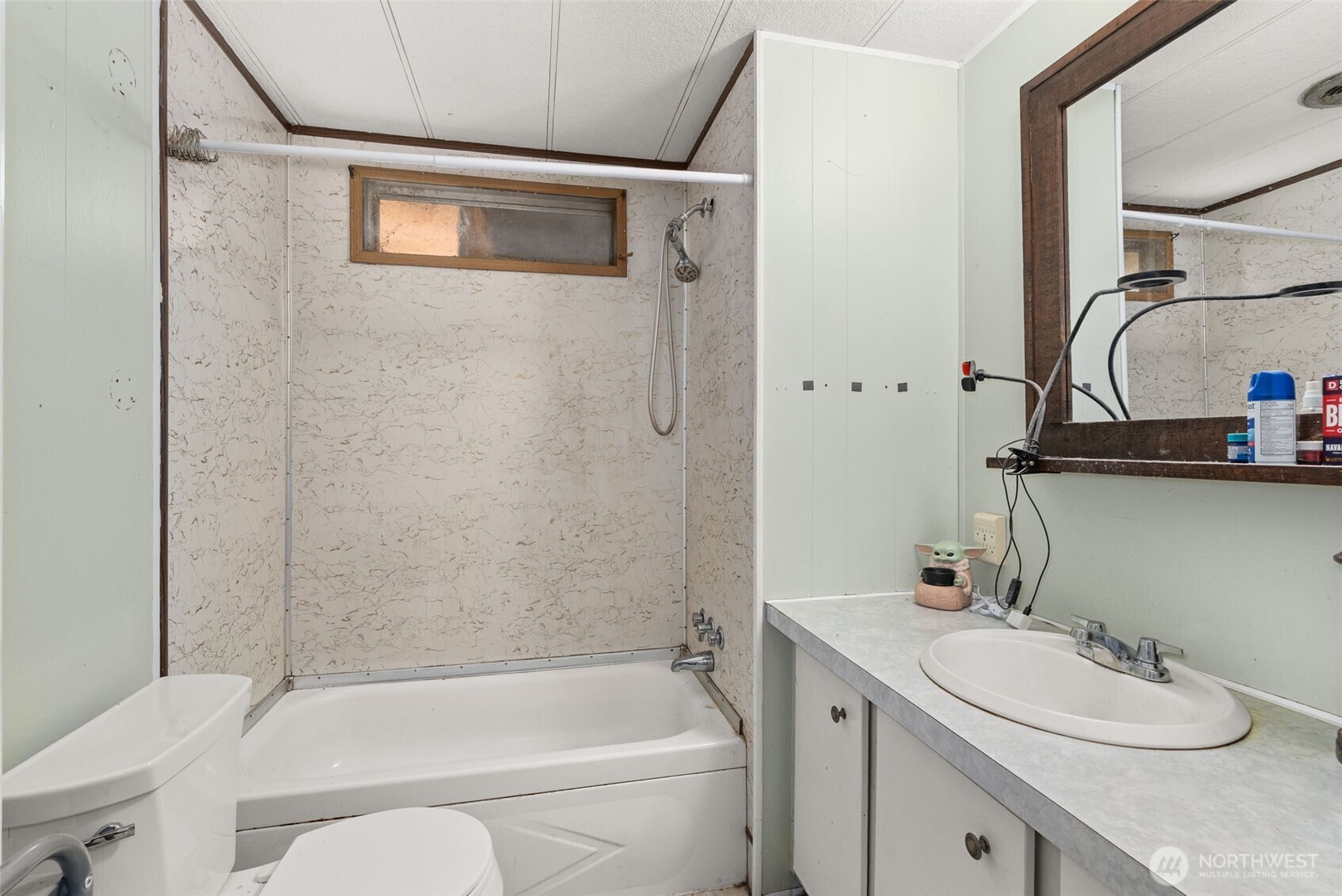 2700 Mallis Landing Road Raymond, WA 98577 - Photo 21 of 33 a bathroom with a sink toilet and shower