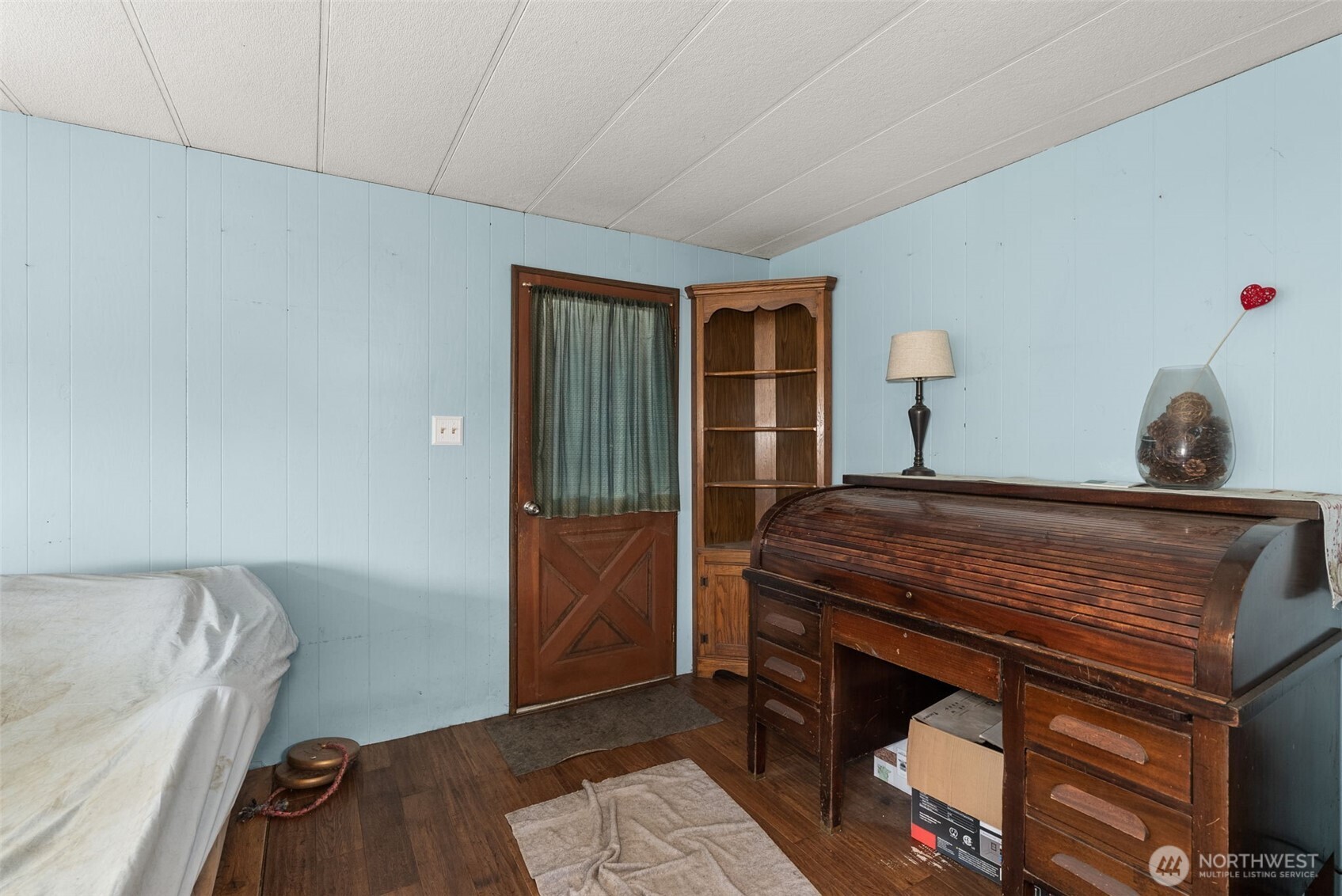 2700 Mallis Landing Road Raymond, WA 98577 - Photo 9 of 33 a bedroom with a bed and a window