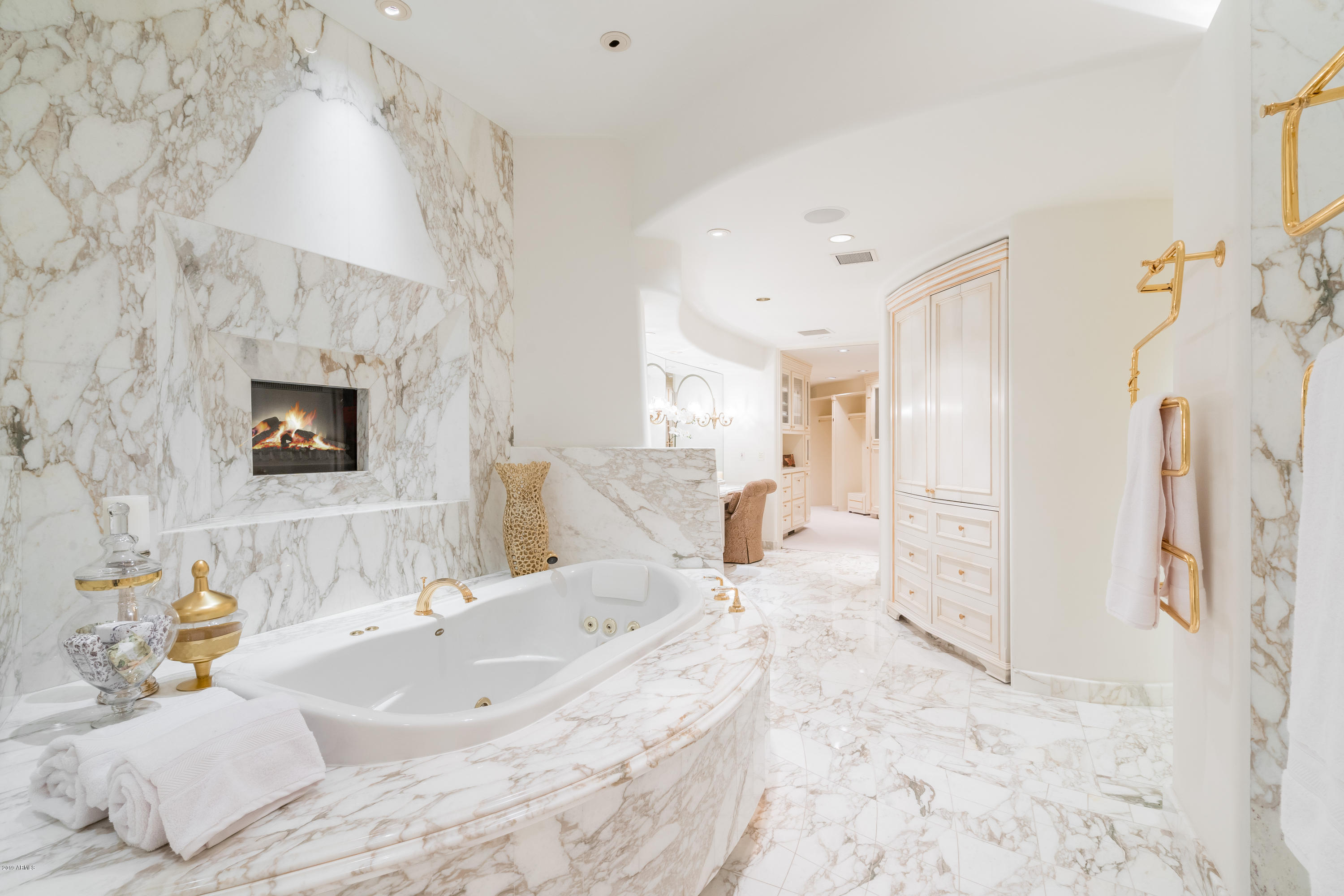 7011 North Invergordon Road Paradise Valley, AZ 85253 - Photo 16 of 38 Master Bathroom