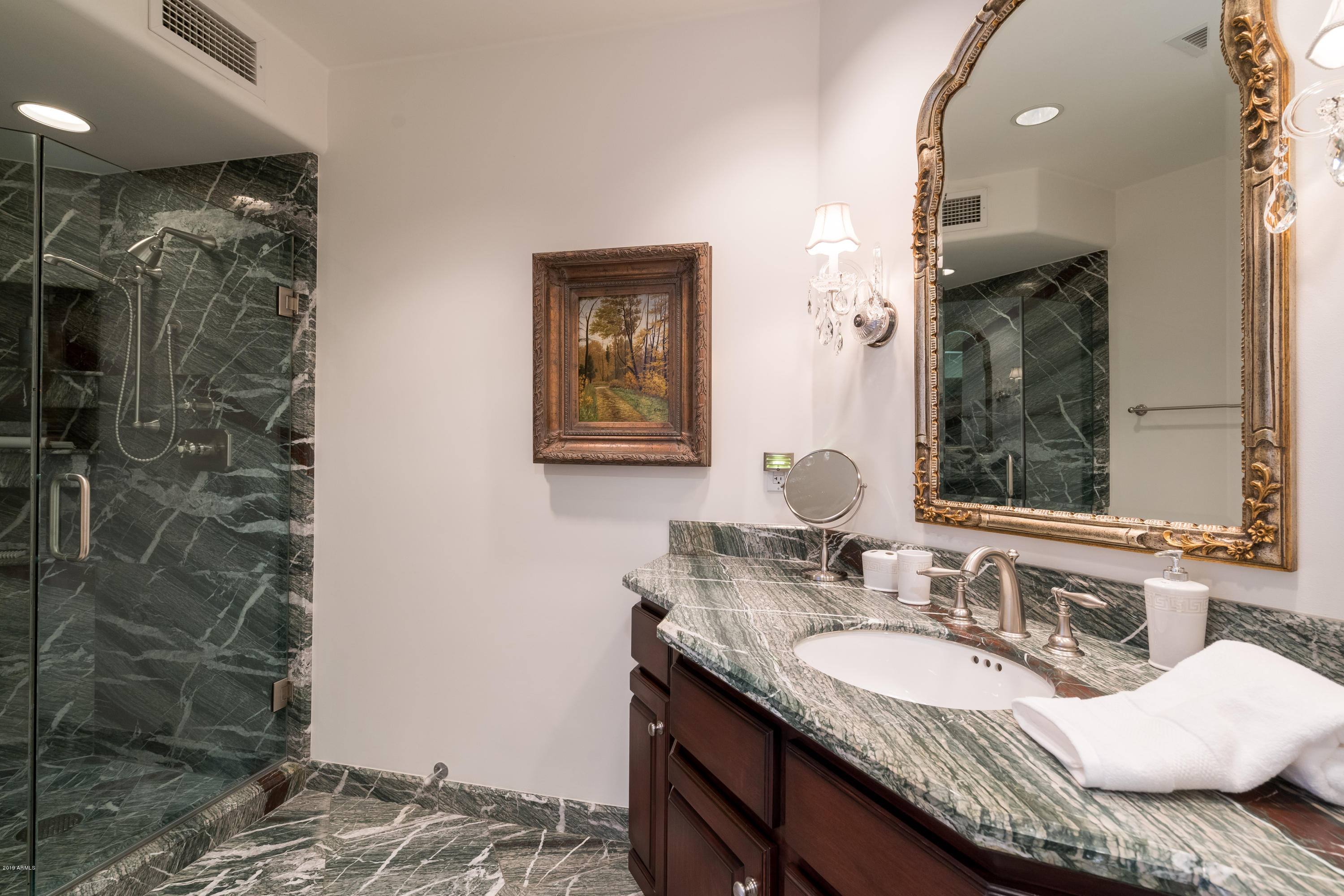 7011 North Invergordon Road Paradise Valley, AZ 85253 - Photo 21 of 38 Upstairs Guest Bath