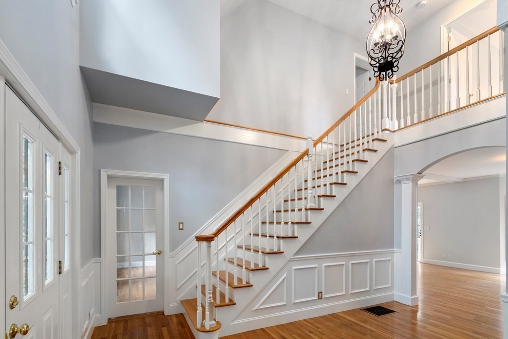 67 Smith Street Wellesley, MA 02482 - Photo 13 of 27