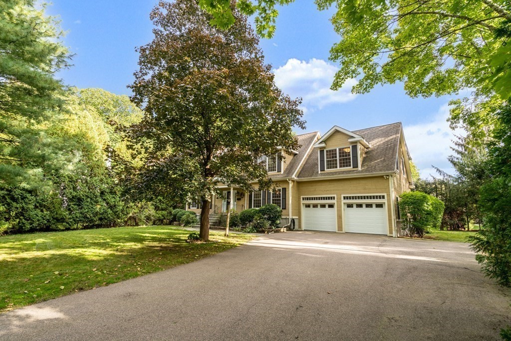 67 Smith Street Wellesley, MA 02482 - Photo 3 of 27