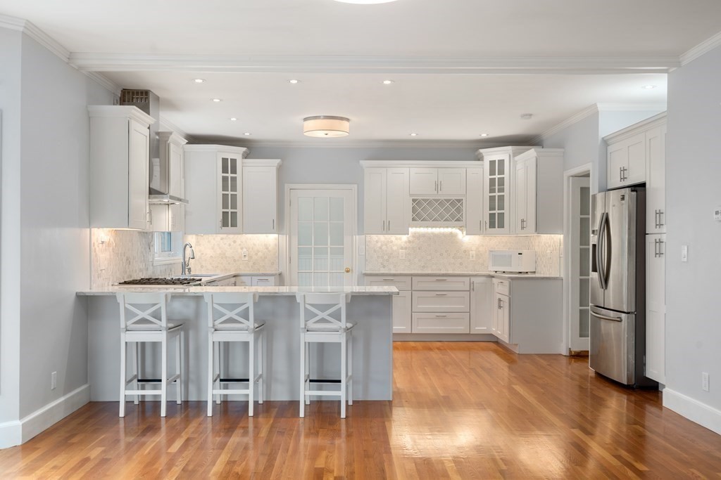 67 Smith Street Wellesley, MA 02482 - Photo 4 of 27