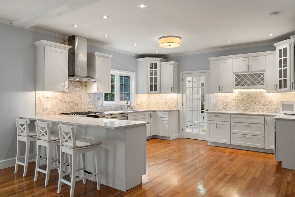 67 Smith Street Wellesley, MA 02482 - Photo 5 of 27