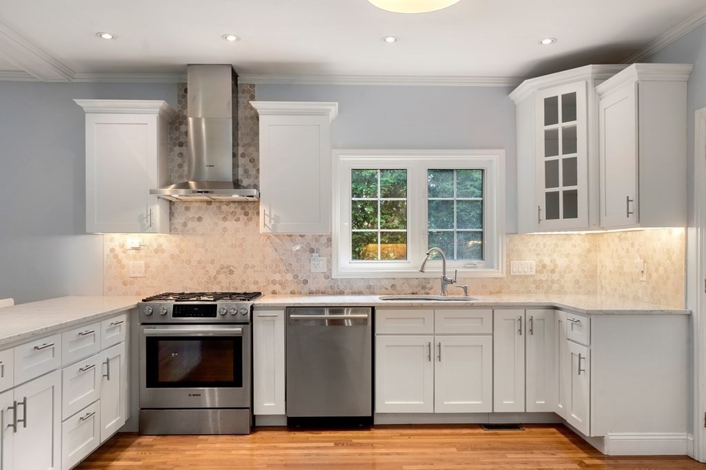 67 Smith Street Wellesley, MA 02482 - Photo 6 of 27