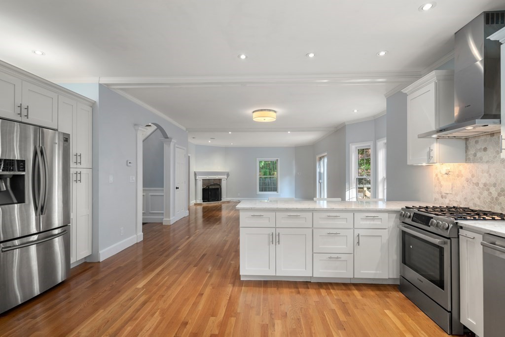 67 Smith Street Wellesley, MA 02482 - Photo 7 of 27